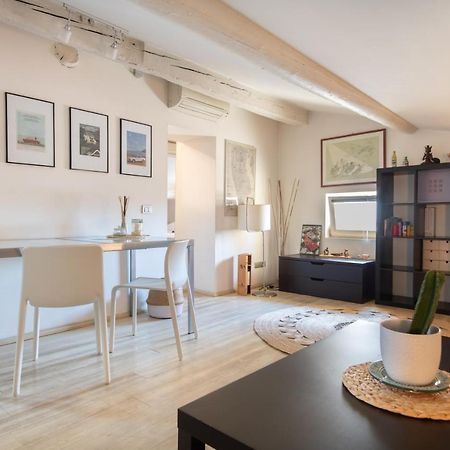 Stunning Top Floor Flat In The Heart Of فيرونا المظهر الخارجي الصورة