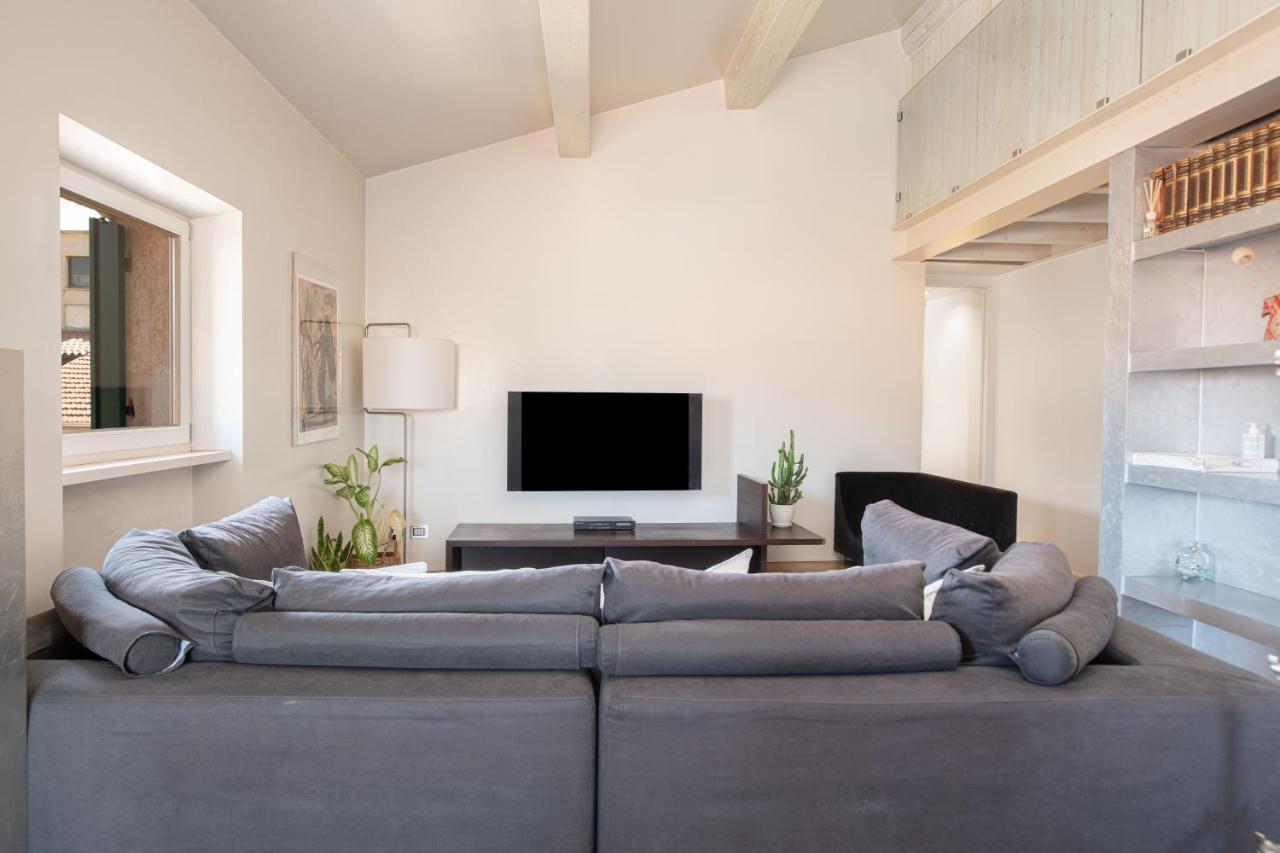 Stunning Top Floor Flat In The Heart Of فيرونا المظهر الخارجي الصورة