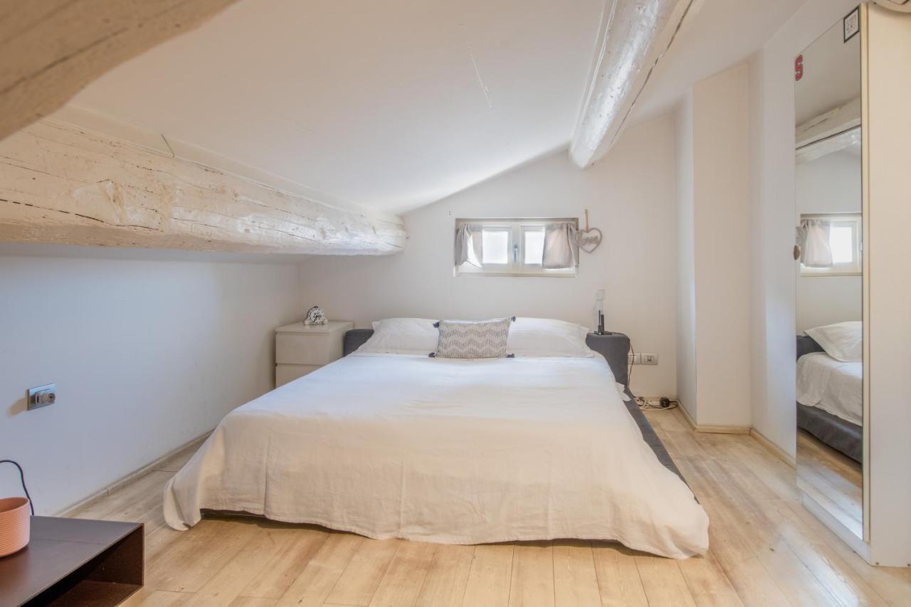 Stunning Top Floor Flat In The Heart Of فيرونا المظهر الخارجي الصورة